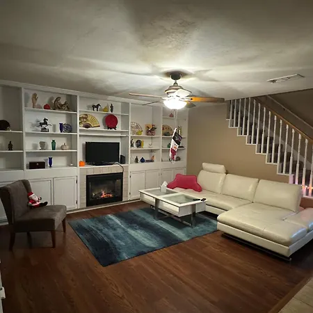 Spacious Room In A Nice House